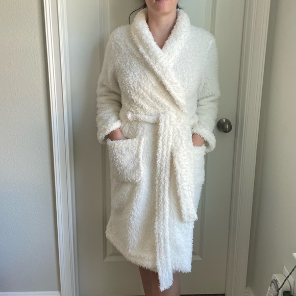 ULTA Fuzzy Robe - Picture 3 of 14